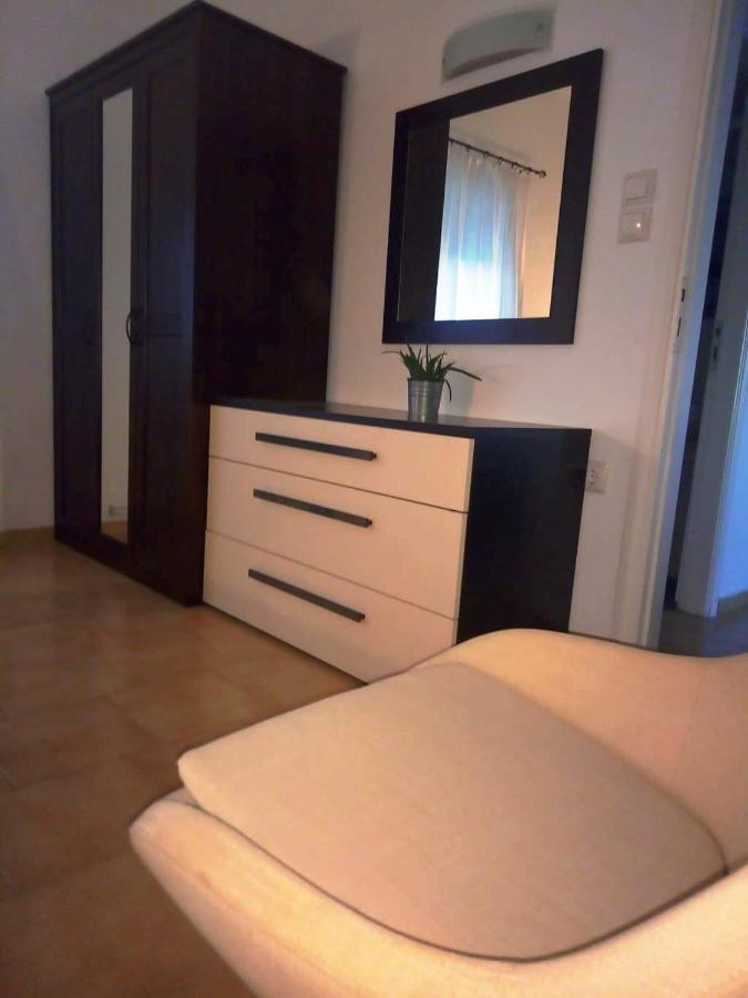 Thea Apartment Agia Marina Extérieur photo