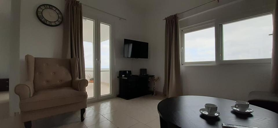 Thea Apartment Agia Marina Extérieur photo